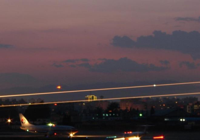 昆明机场夜景图片，给人生一个梦，给梦一条路，给路一个方向