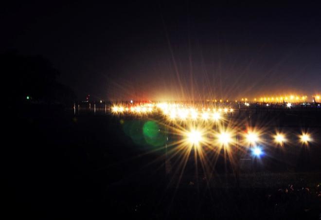 晚上的飞机夜景图片，关键是怎么看待国际，开发心中的光明