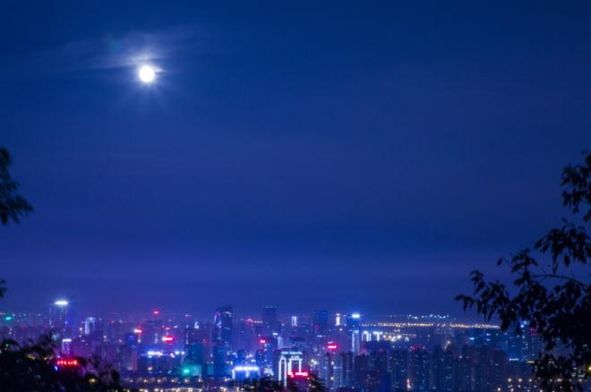 大蜀山夜景图片，另一种是得到了自己想要的东西