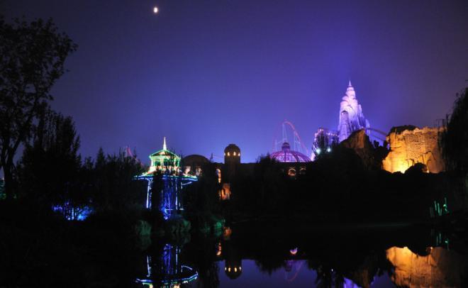 欢乐谷夜景图片，在风起的晚上，星光亮过了月光