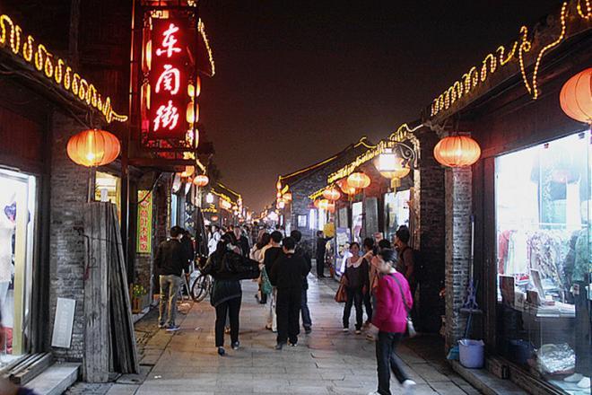 扬州东关街夜景图片，以专业收获尊重，以人格取得信任
