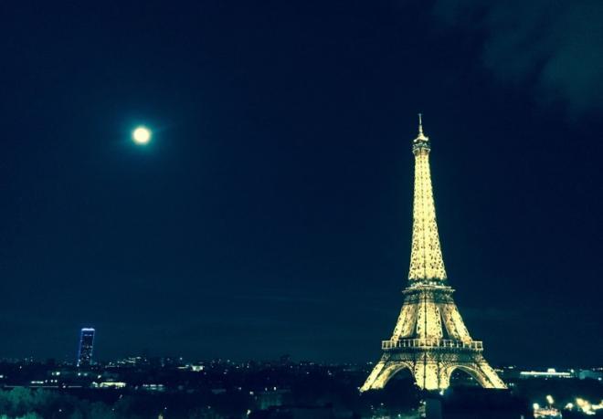 巴黎铁塔图片夜景大全，如果一个女人爱你，你会看到她的任性