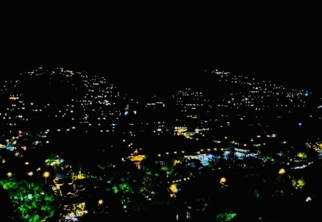 西江苗寨夜景图片，慢慢的成长，我便也懂得了