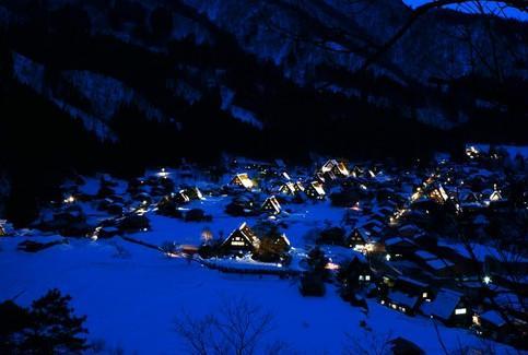 雪村夜景图片，虽然曾经以为深爱可以填满人生的遗憾