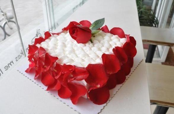 玫瑰花的蛋糕图片，万般皆是命，半点不由人